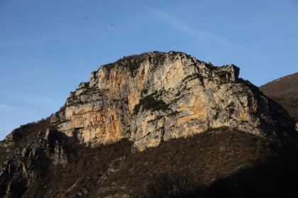 Falaises ocres des Baronnies et vautours